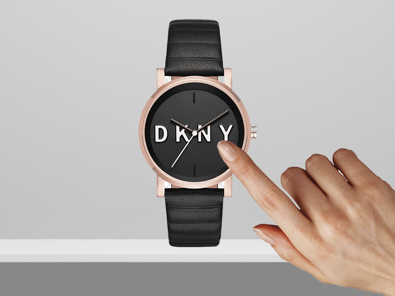 Mặt đồng hồ có logo thương hiệu DKNY